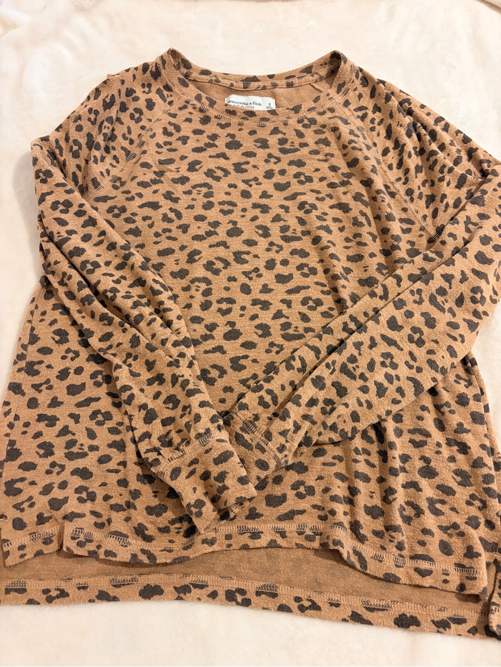 Abercrombie Cheetah Top 🐆🥥
